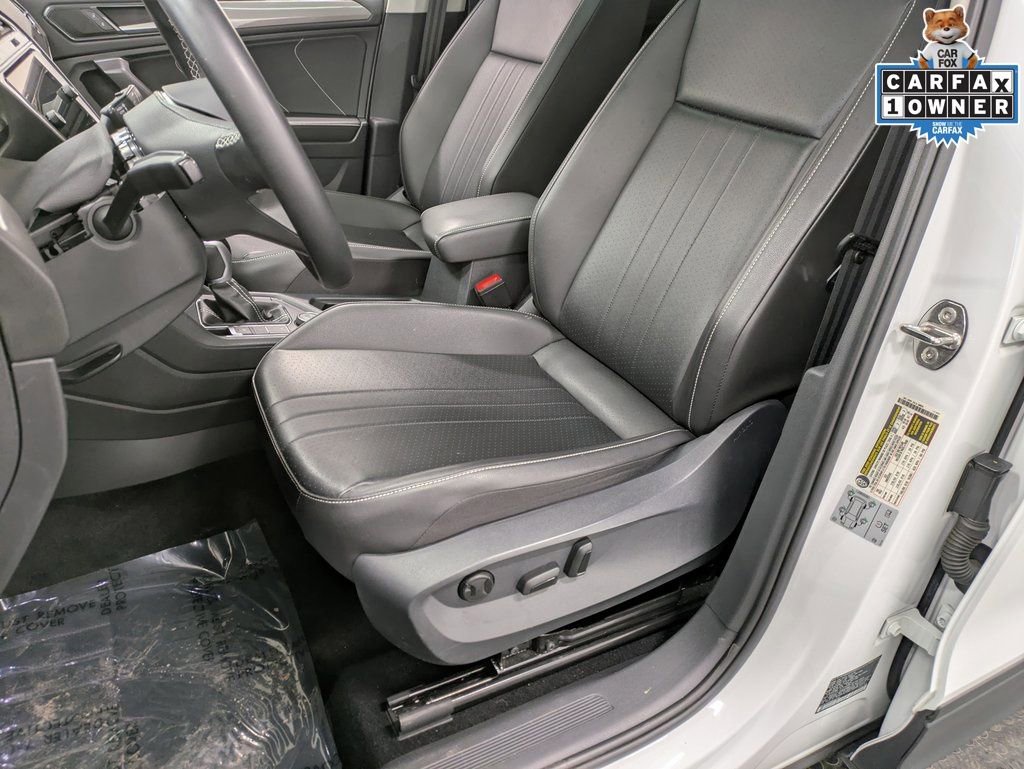 Used 2022 Volkswagen Tiguan SE w/ Panoramic Sunroof Package AWD/4WD image 12
