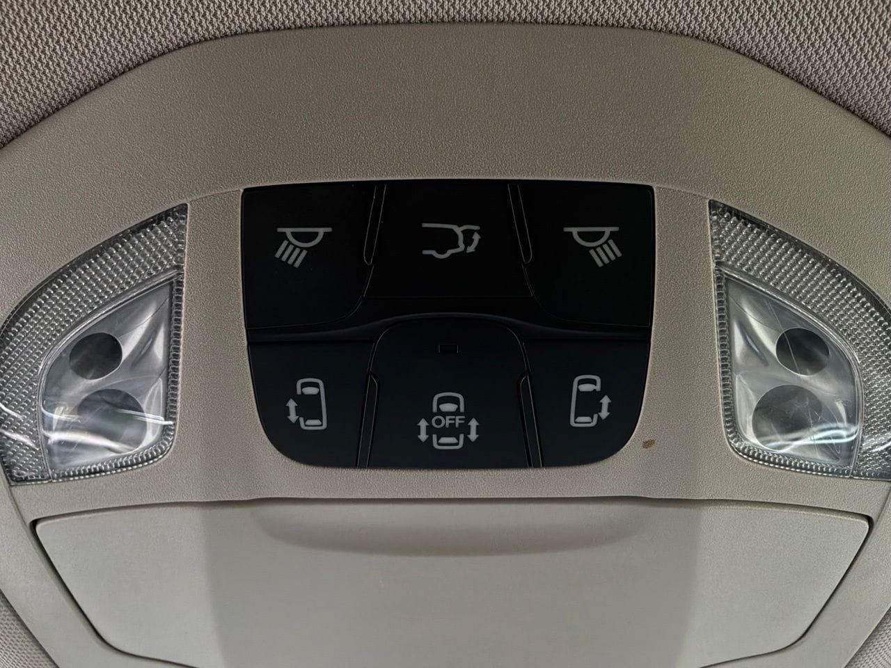Used 2024 Chrysler Voyager LX FWD image 19