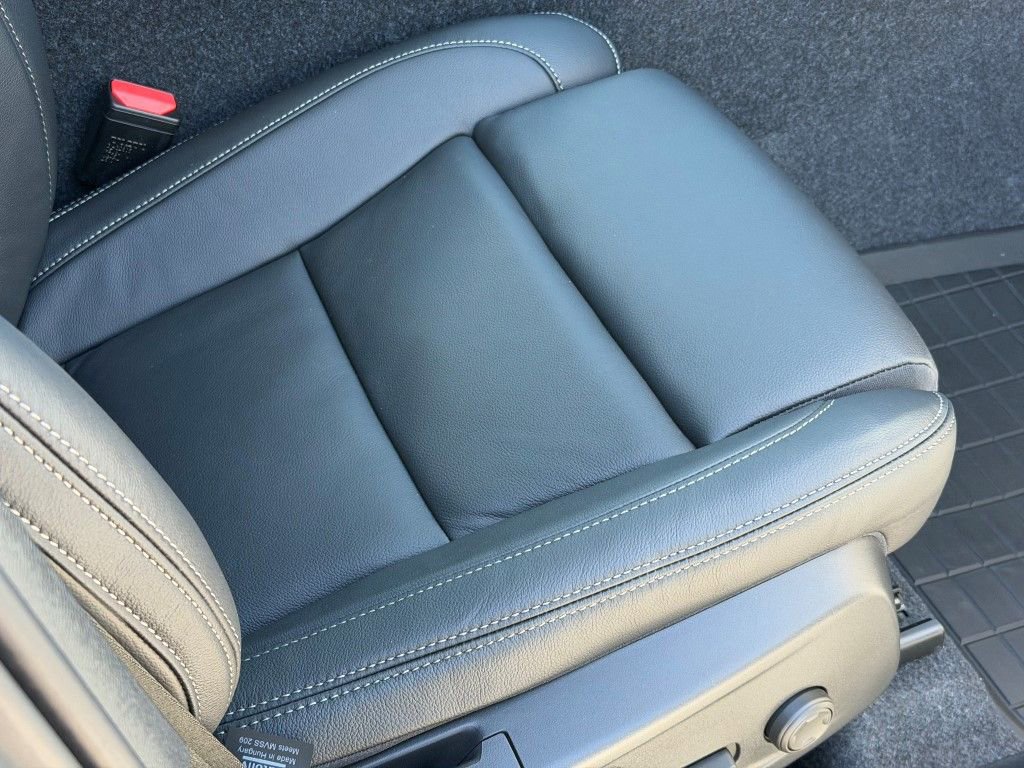 New 2026 Volvo XC40 B5 Ultra w/ Protection Package Premier image 13