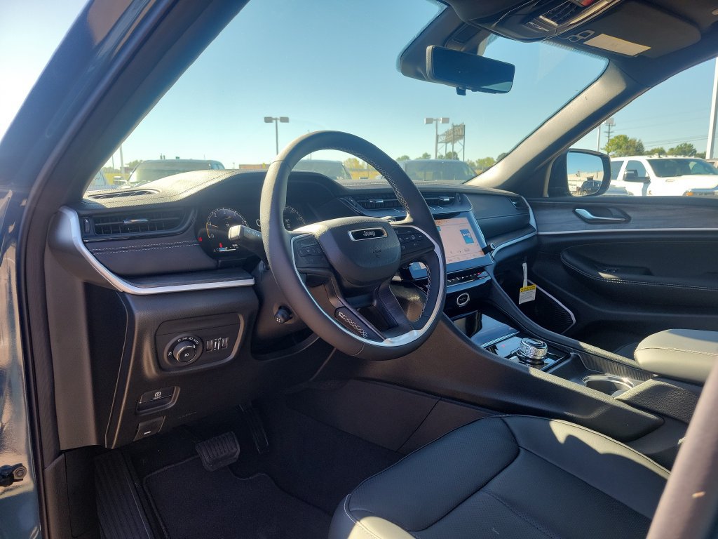 New 2027 Jeep Grand Cherokee Limited AWD/4WD image 13