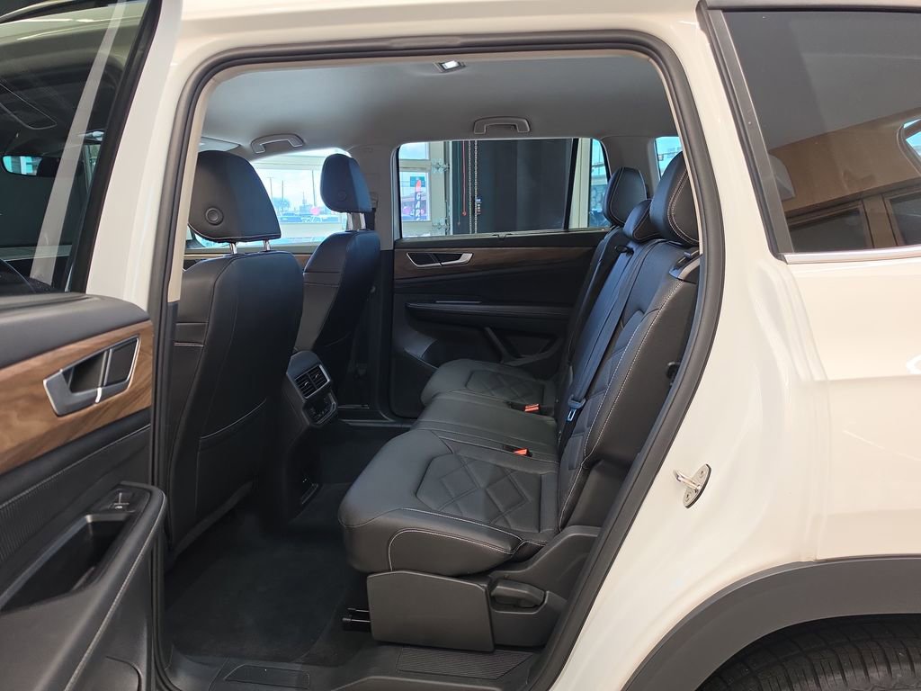 Used 2025 Volkswagen Atlas SE FWD image 30