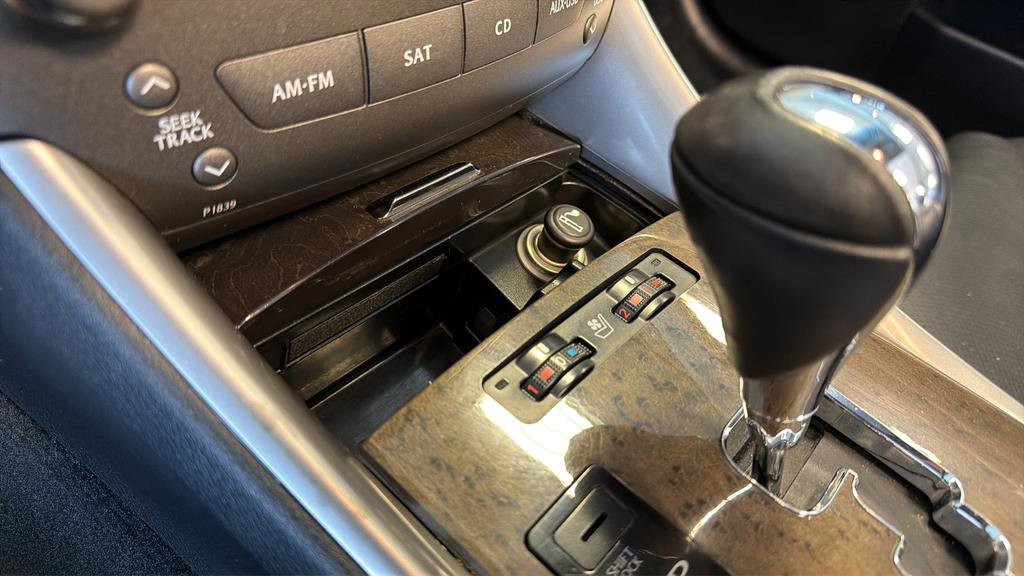 Used 2011 Lexus IS 250C w/ Luxury Pkg image 34