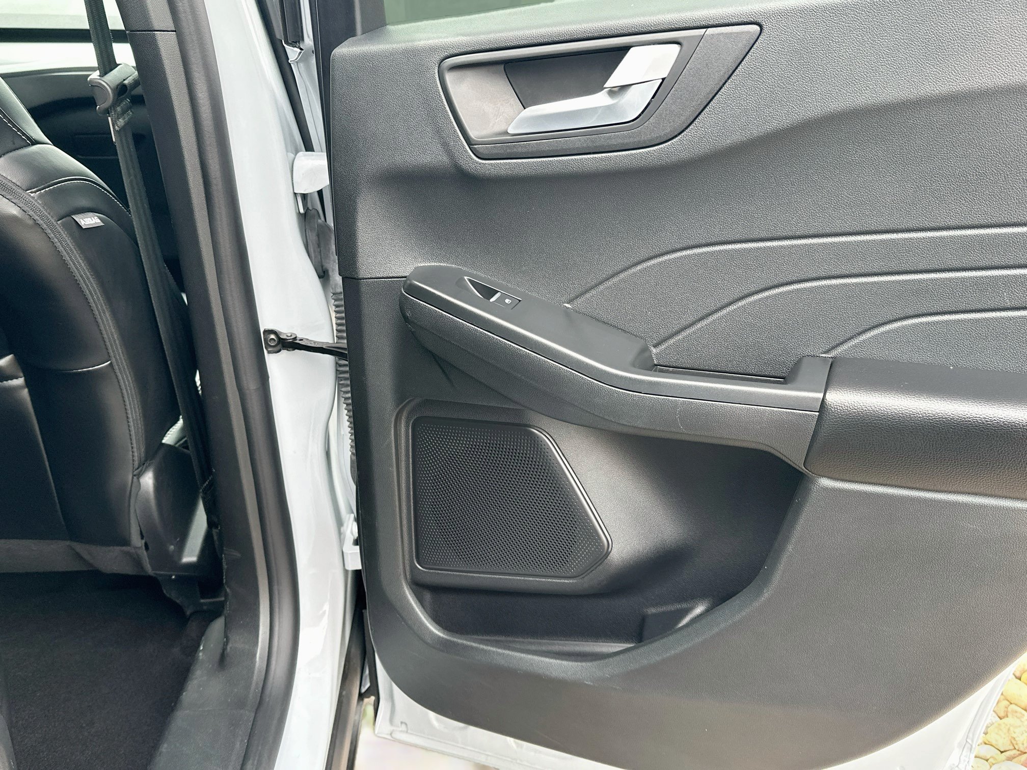Used 2025 Ford Escape Platinum AWD/4WD image 30