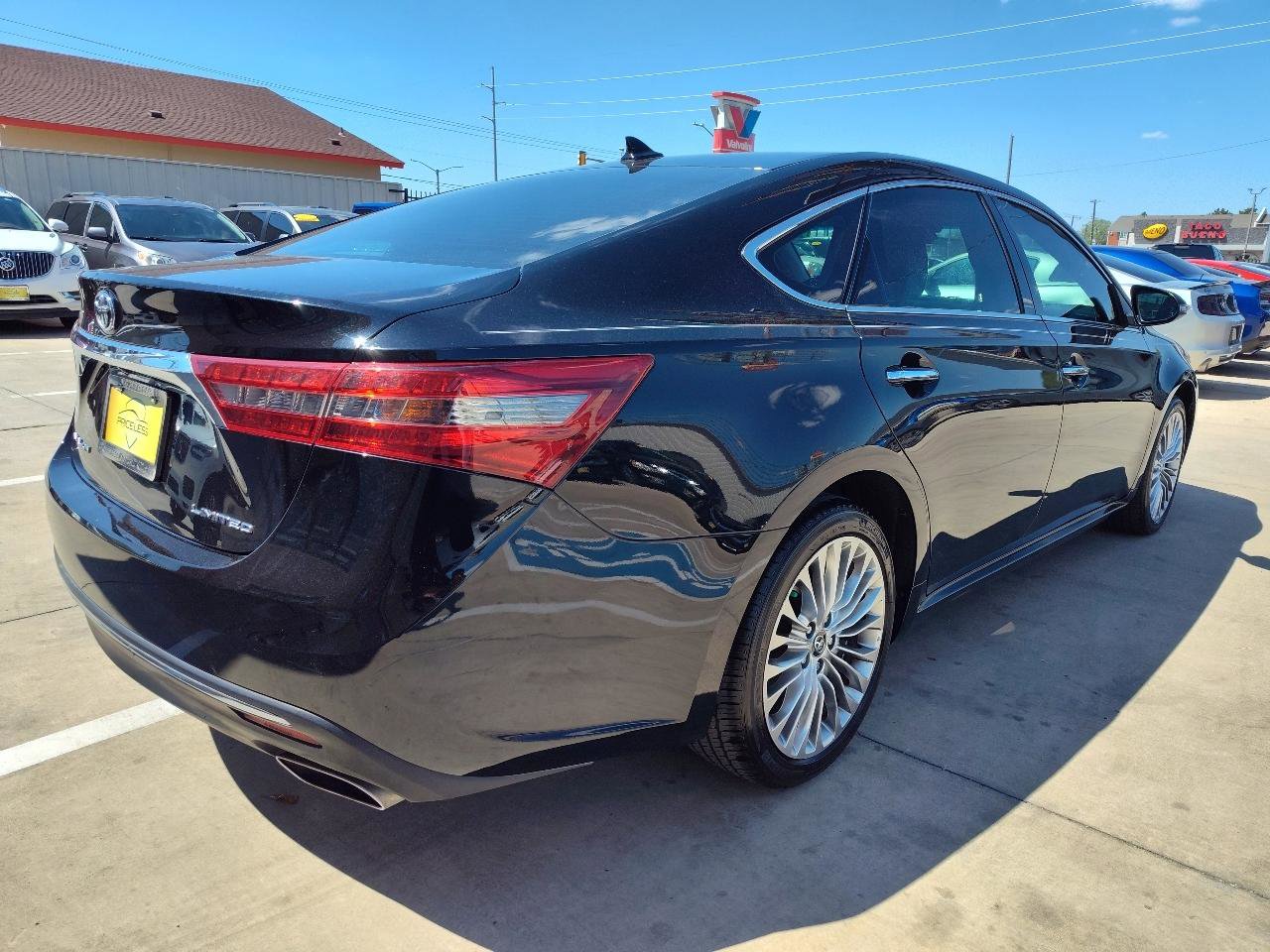 Used 2017 Toyota Avalon Limited FWD image 4