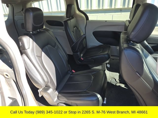 Used 2023 Chrysler Pacifica Touring-L FWD image 39