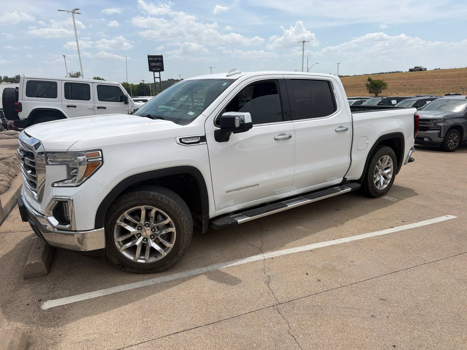 Used 2021 GMC Sierra 1500 SLT RWD image 1
