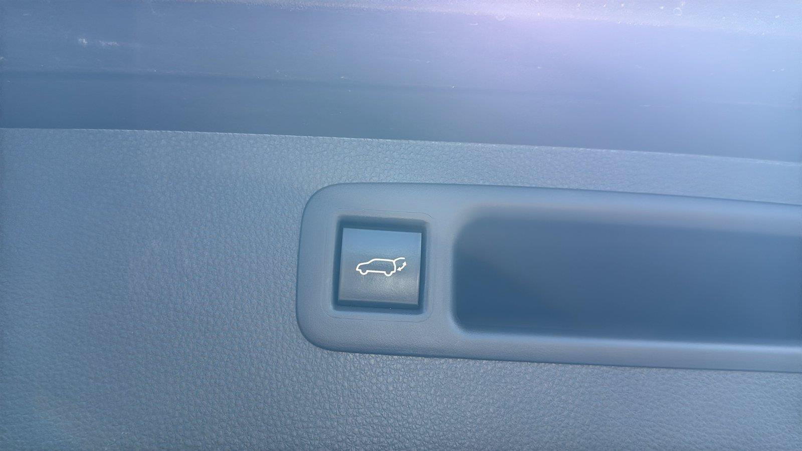 Used 2022 Toyota Highlander XLE FWD image 25