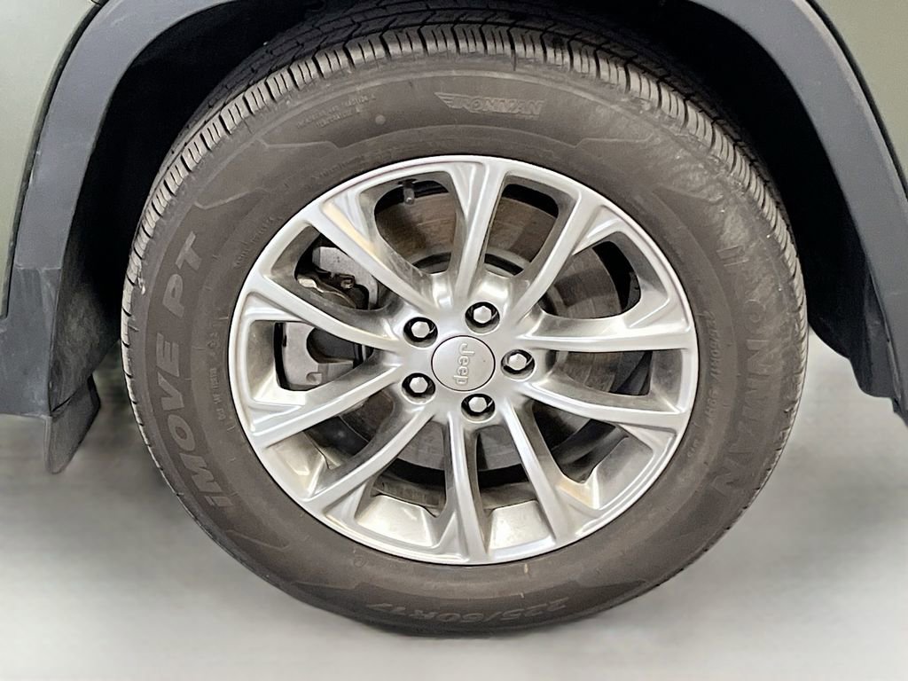 Used 2019 Jeep Cherokee Latitude Plus w/ Comfort/Convenience Group image 29