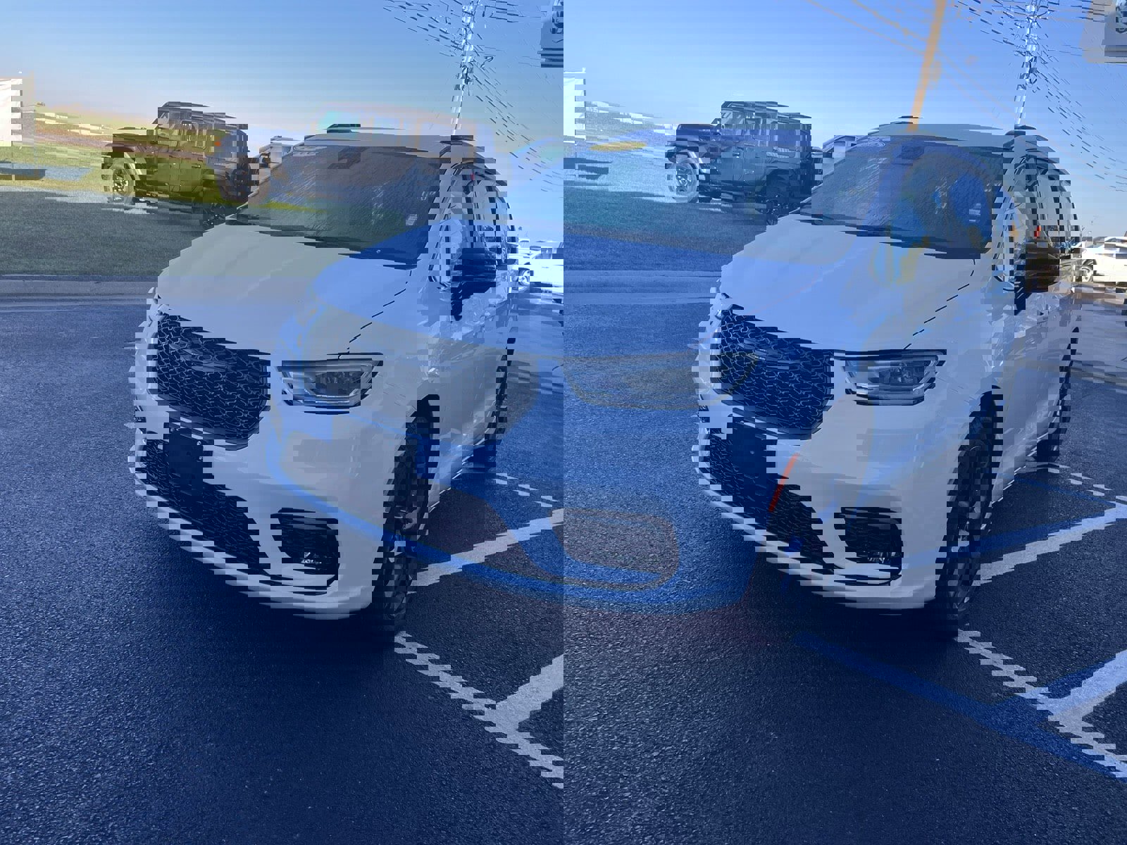 New 2026 Chrysler Pacifica Select w/ S Appearance Package image 5