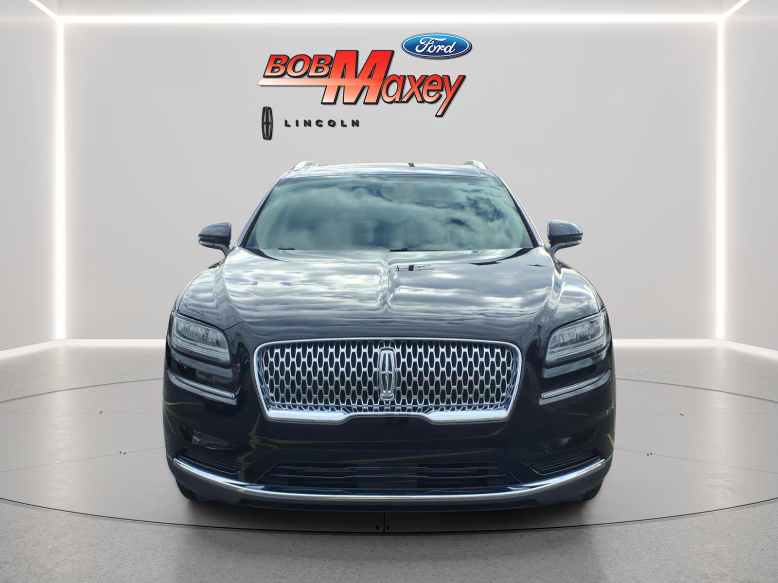 Used 2022 Lincoln Nautilus Reserve AWD/4WD image 2