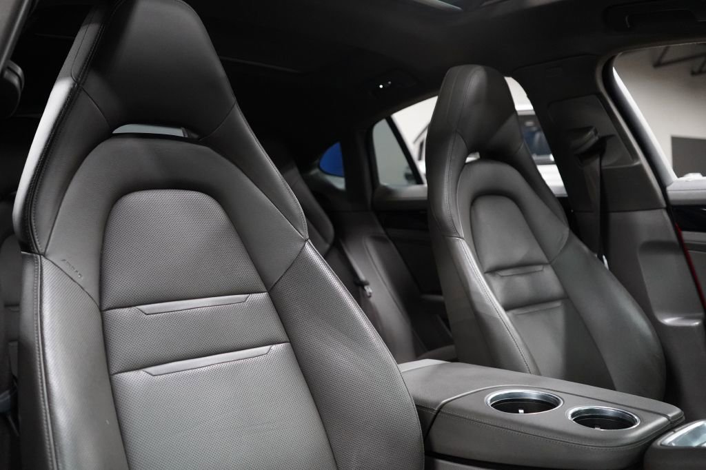 Used 2020 Porsche Panamera RWD image 27