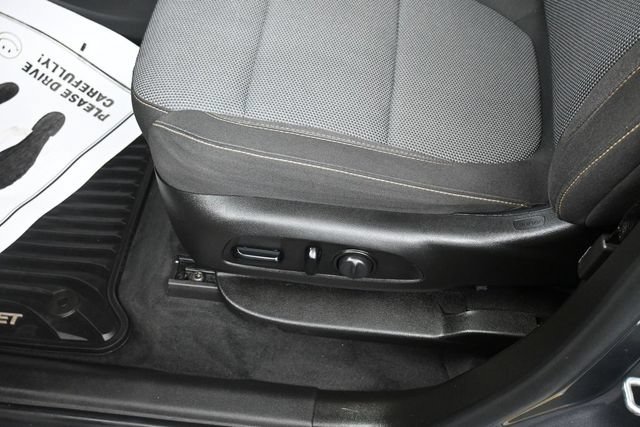 Used 2021 Chevrolet Traverse LT FWD image 11