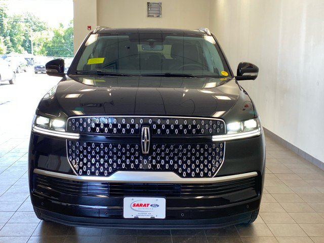 New 2027 Lincoln Navigator Reserve AWD/4WD image 3
