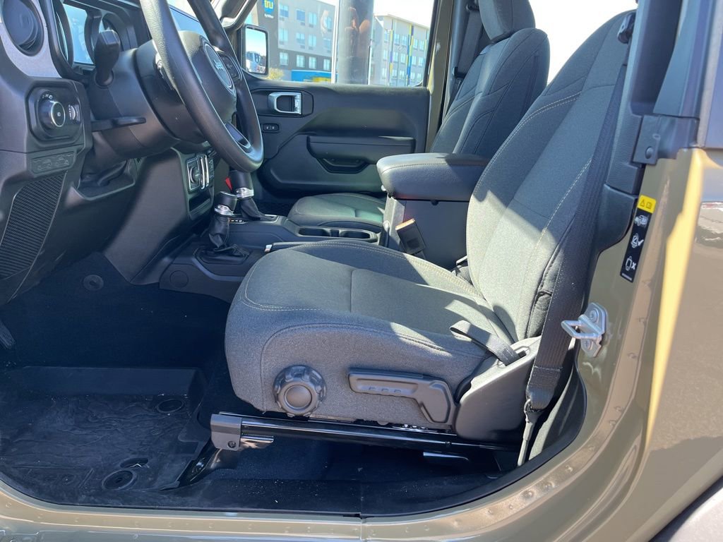 Used 2025 Jeep Wrangler Sport image 29