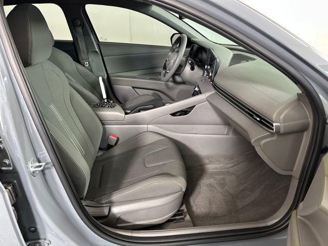 Used 2022 Hyundai Elantra SEL w/ Preferred Accessory Package FWD image 28