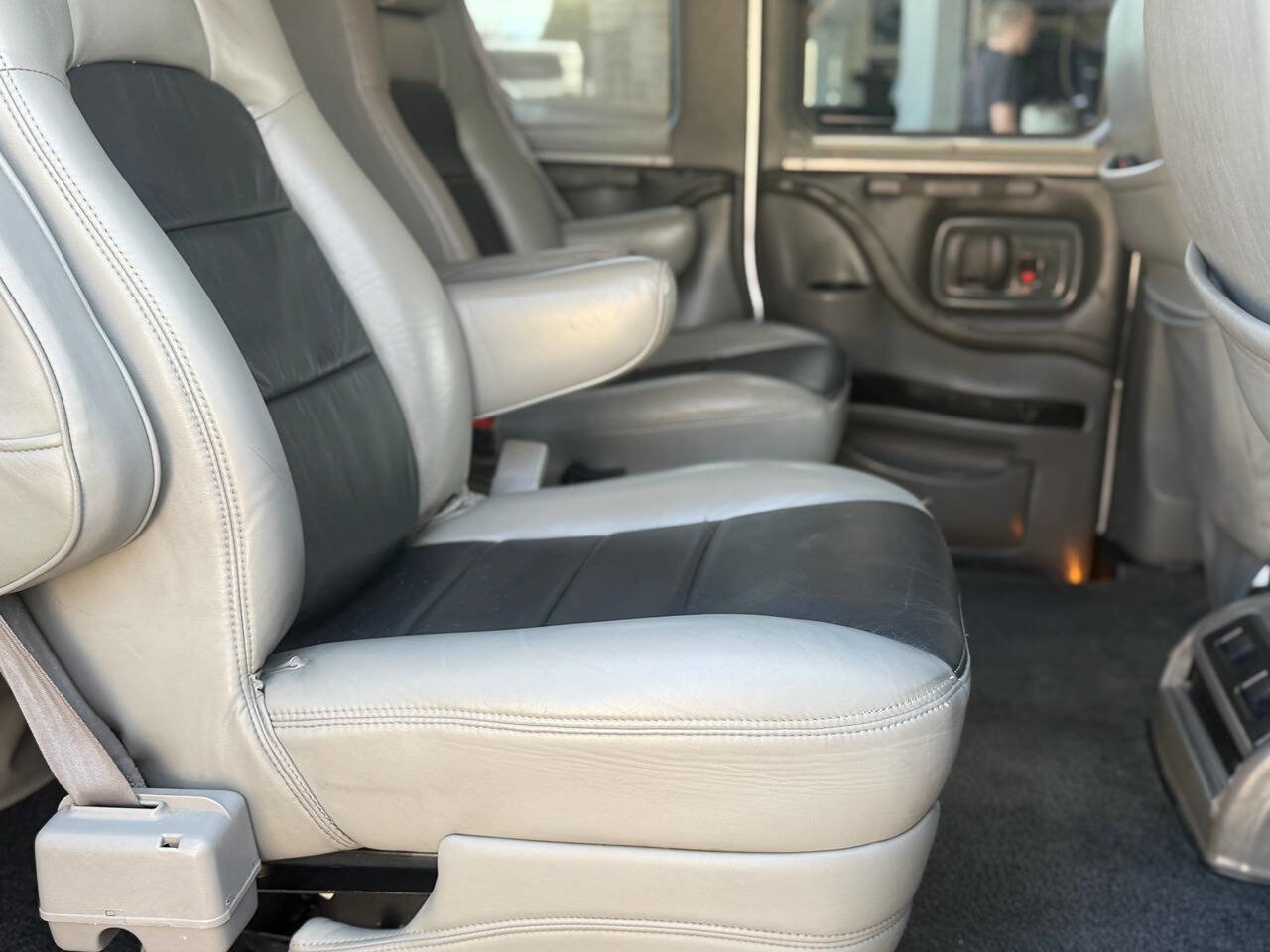 Used 2013 GMC Savana 1500 image 46