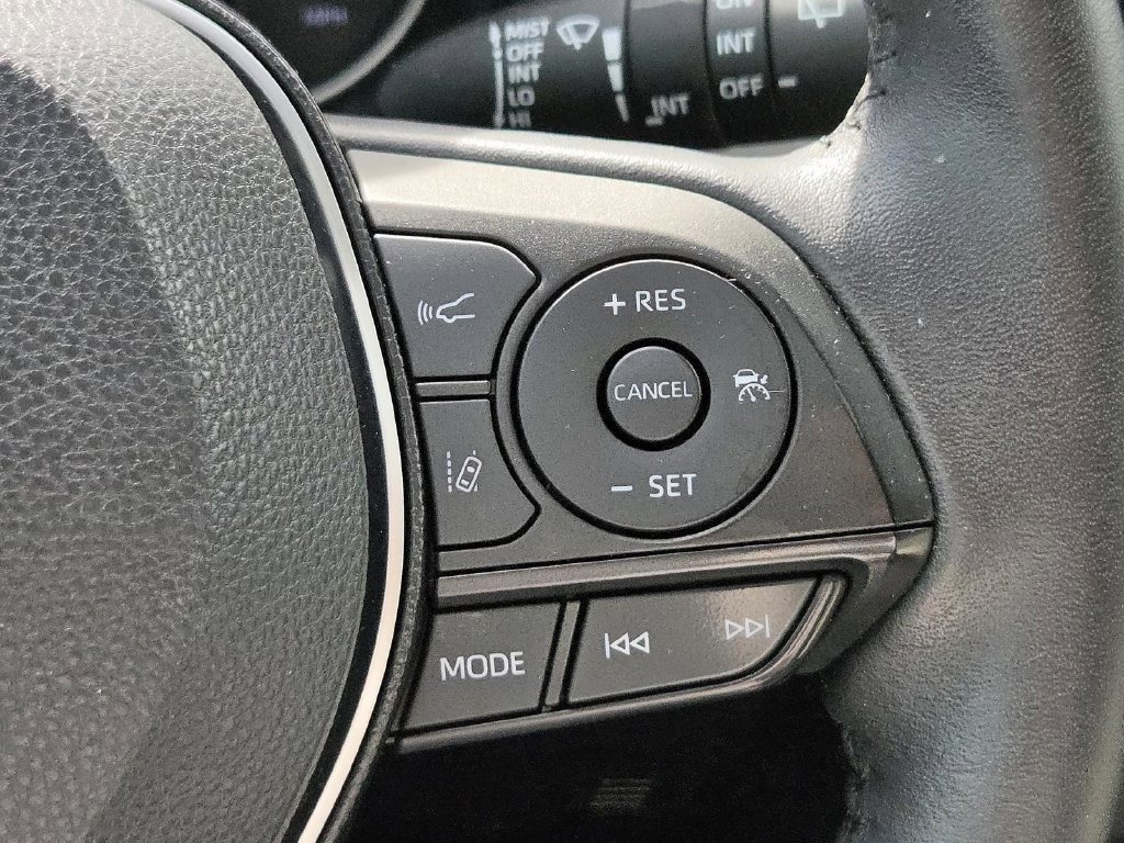 Used 2021 Toyota RAV4 XLE Premium FWD image 32