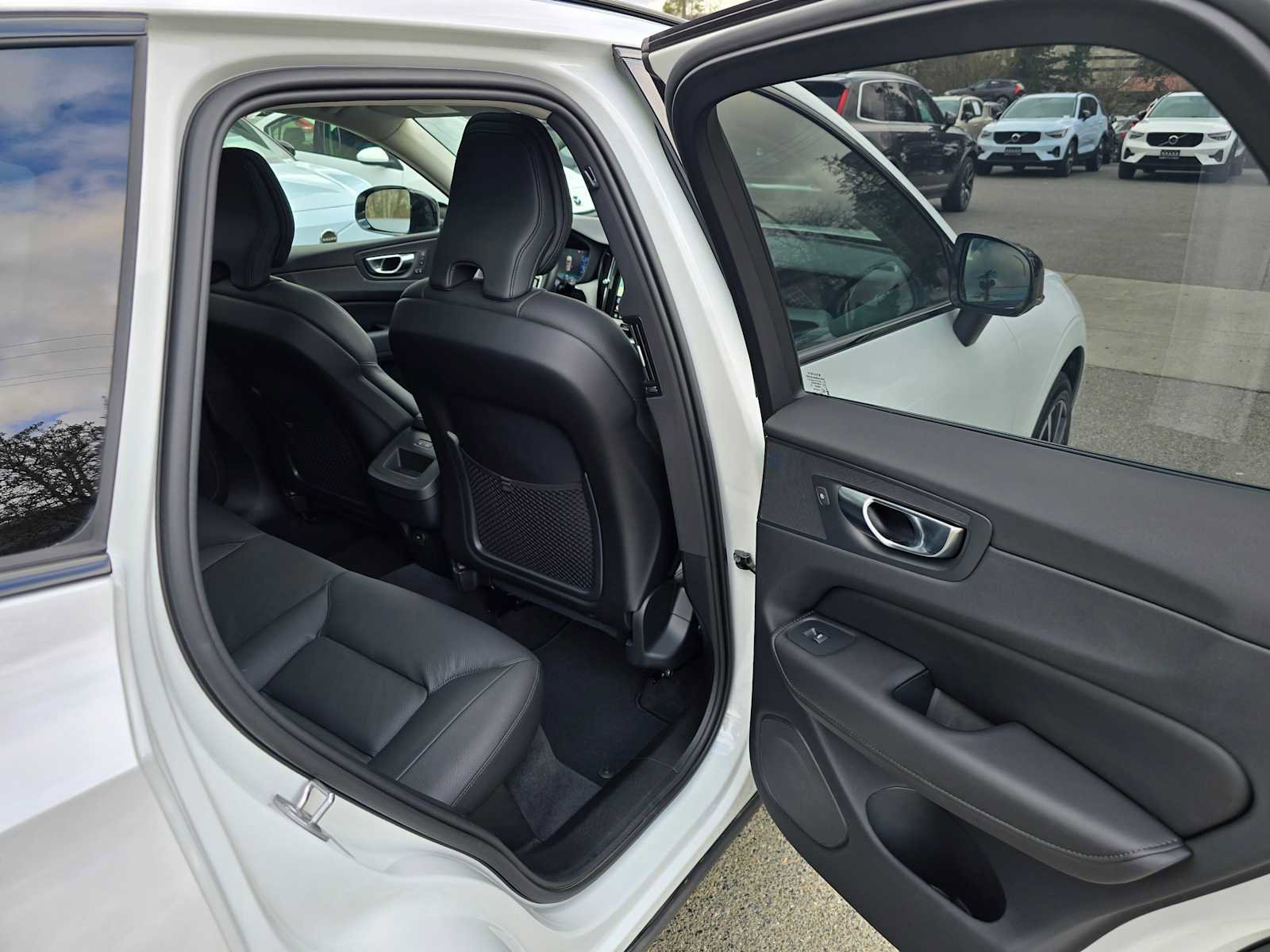 Certified 2025 Volvo XC60 B5 Plus image 13