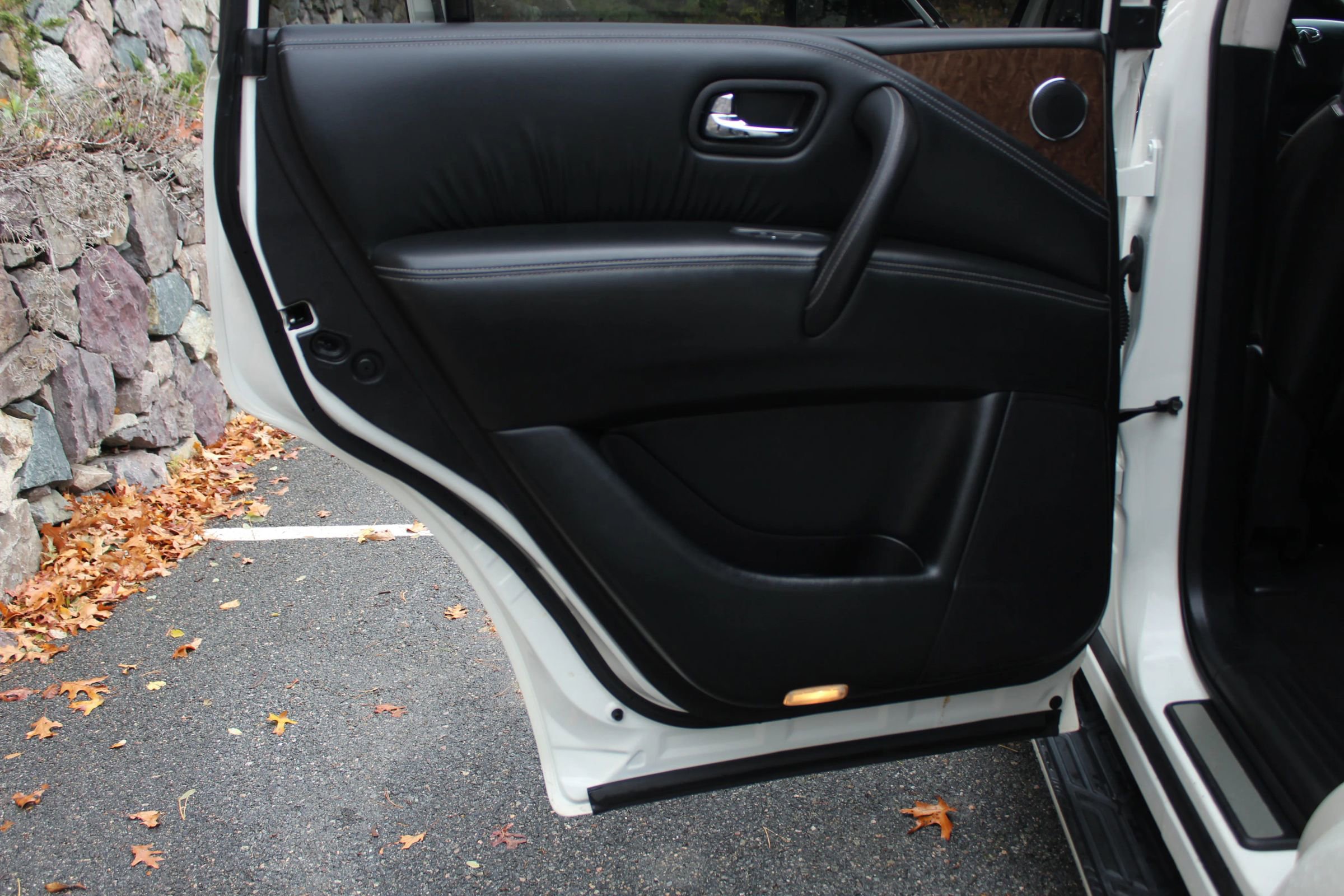 Used 2017 INFINITI QX80 4WD w/ Driver Assistance Package image 15