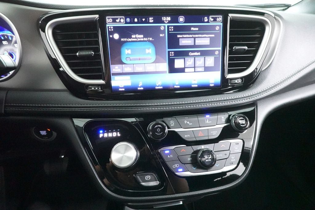 New 2027 Chrysler Pacifica Select FWD image 13