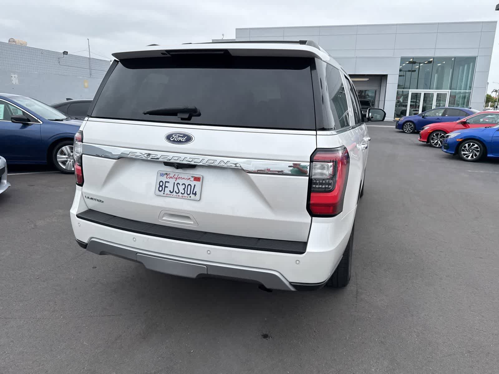 Used 2018 Ford Expedition Limited w/ Equipment Group 301A AWD/4WD image 16