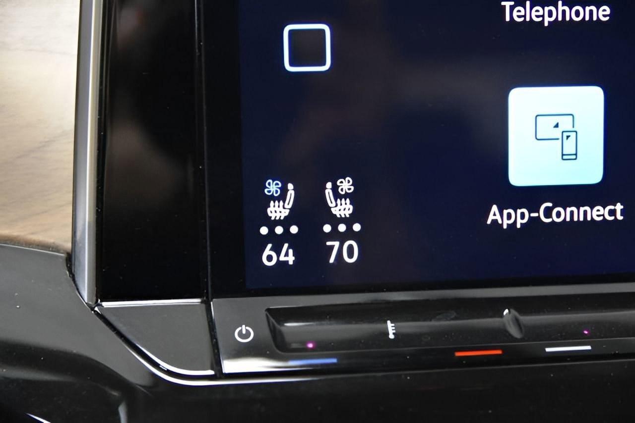 Used 2025 Volkswagen Atlas SE image 27