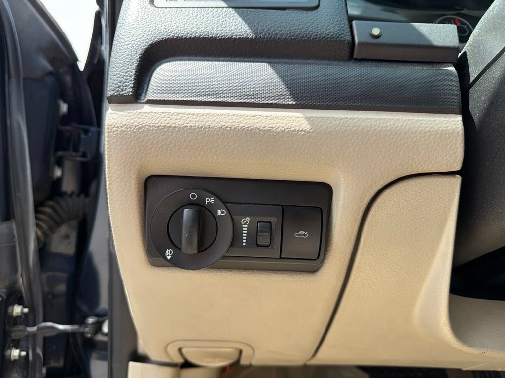 Used 2009 Ford Fusion SE FWD image 12