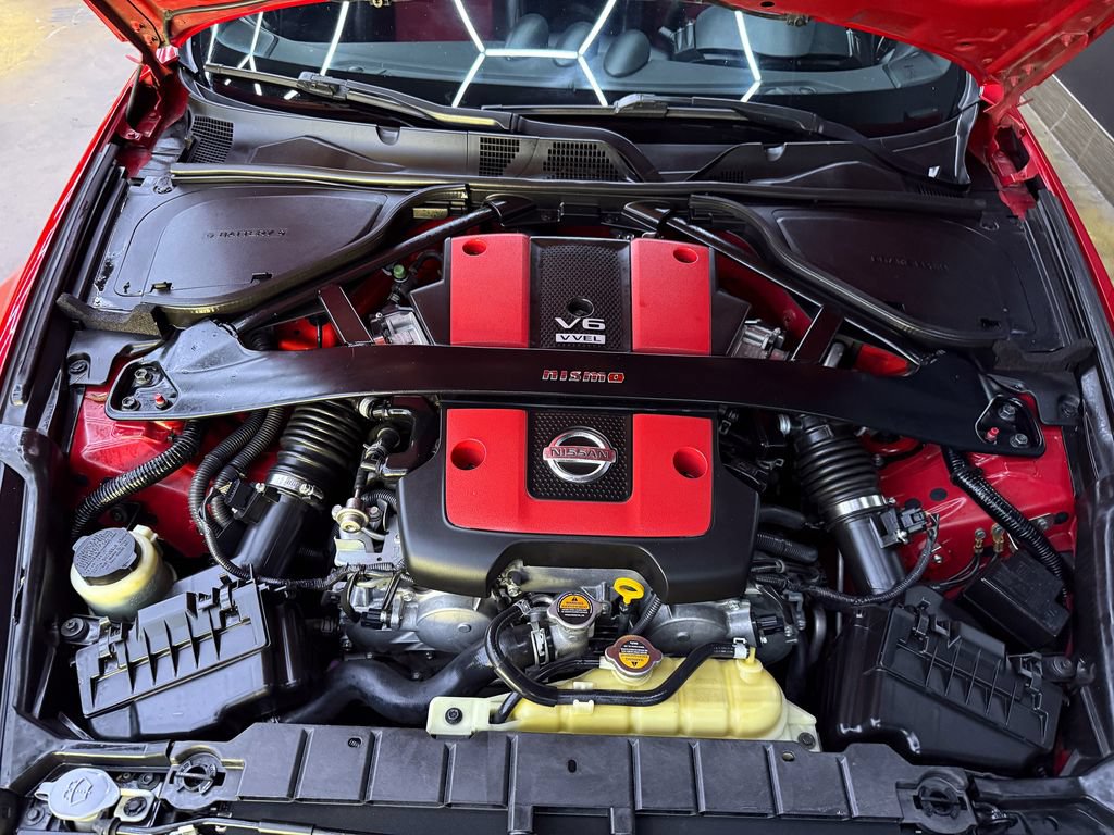 Used 2016 Nissan 370Z NISMO RWD image 17