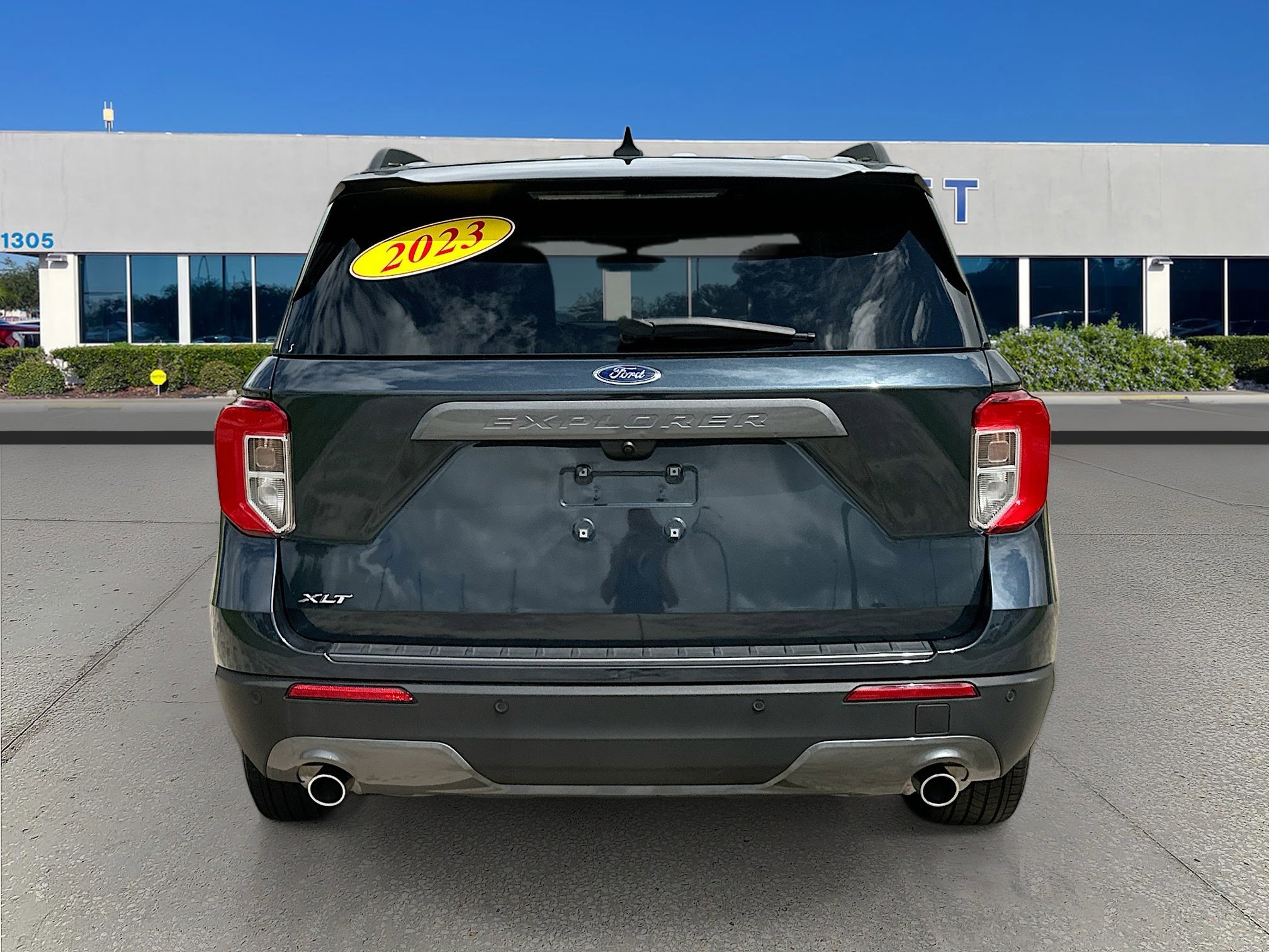 Used 2023 Ford Explorer XLT w/ Equipment Group 202A RWD image 6