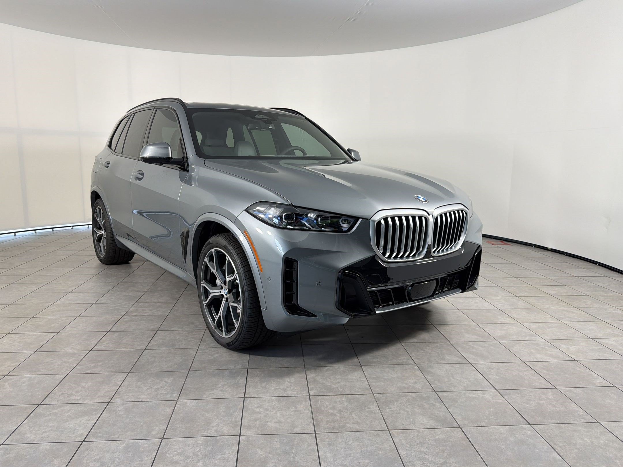 New 2026 BMW X5 xDrive40i w/ M Sport Package AWD/4WD image 7