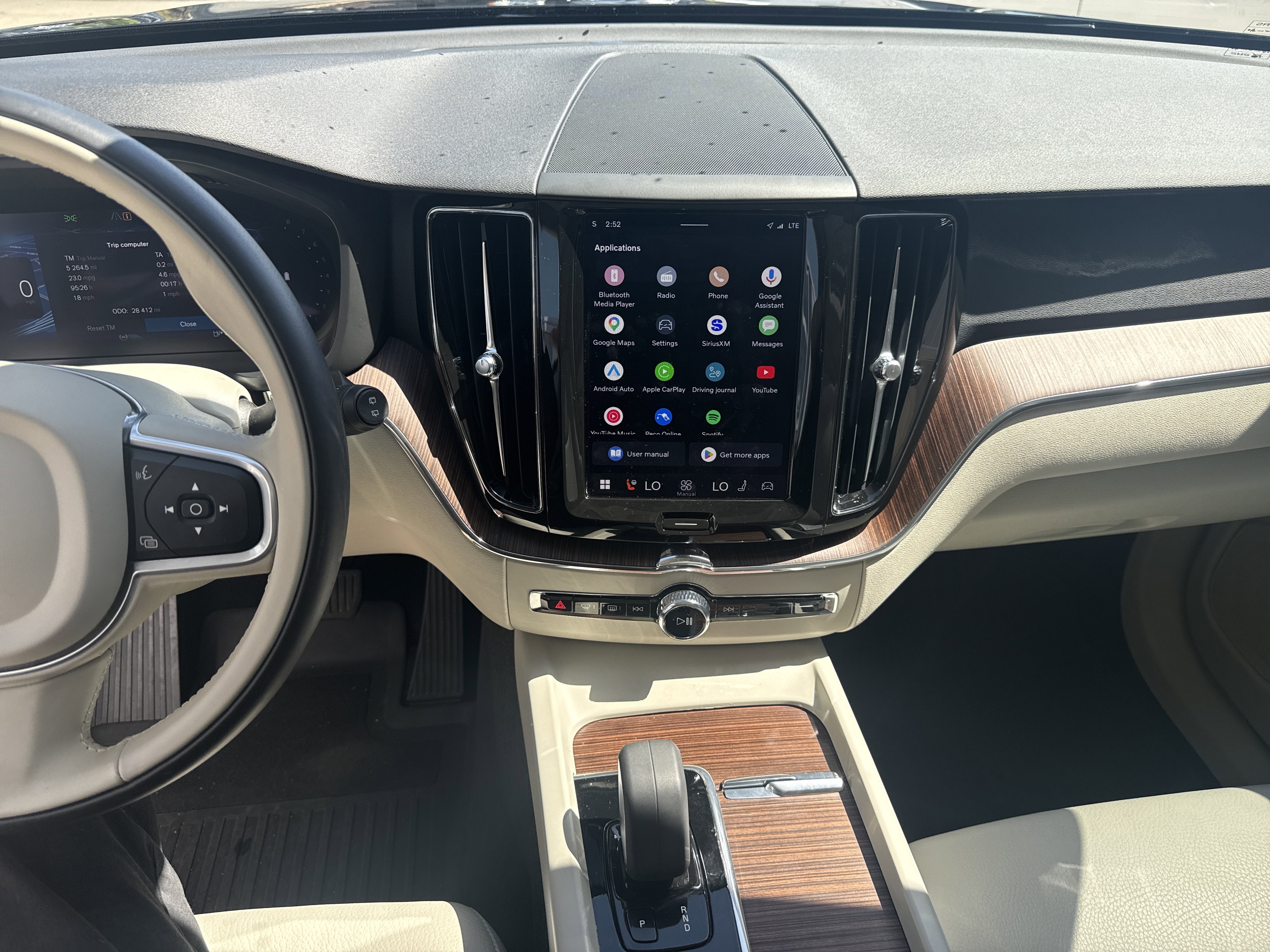 Used 2022 Volvo XC60 B5 Momentum w/ Climate Package image 30