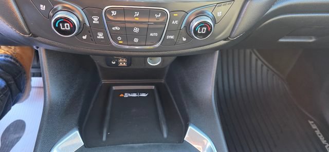 Used 2023 Chevrolet Traverse Premier AWD/4WD image 24