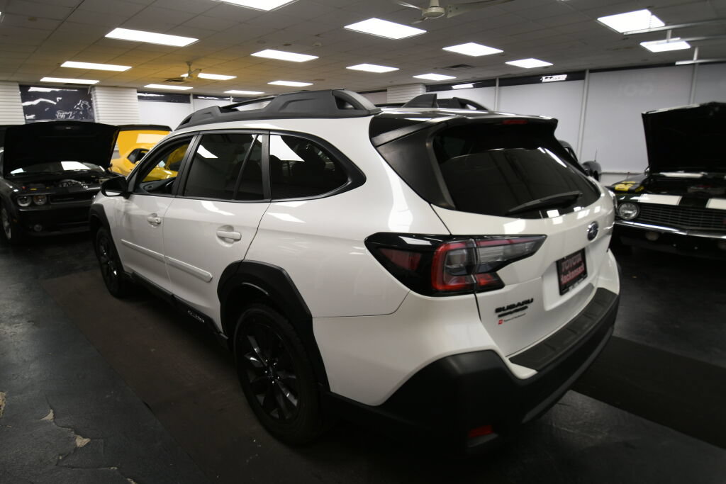 Used 2023 Subaru Outback Onyx Edition AWD/4WD image 6
