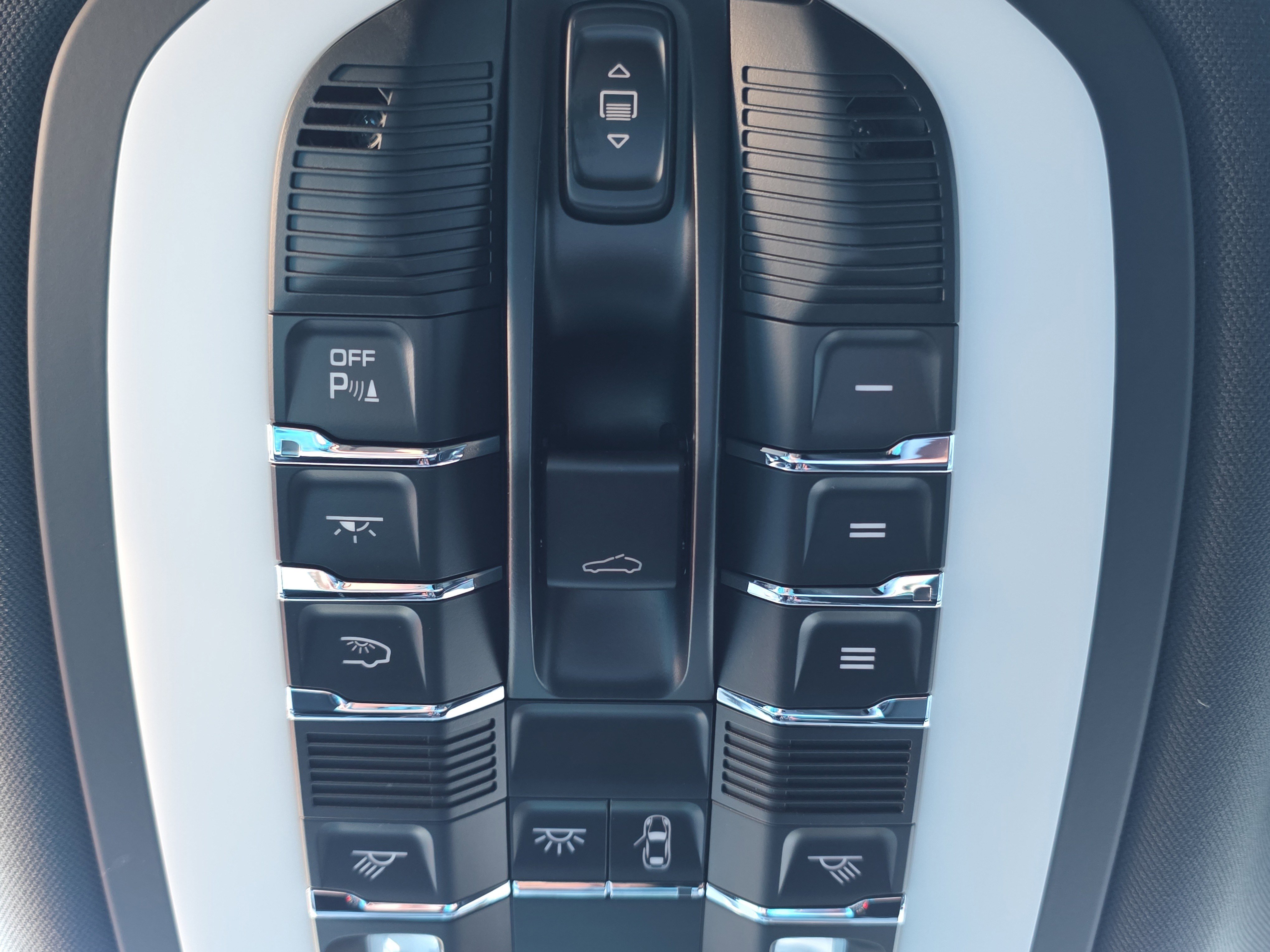 Used 2025 Porsche Macan GTS image 26