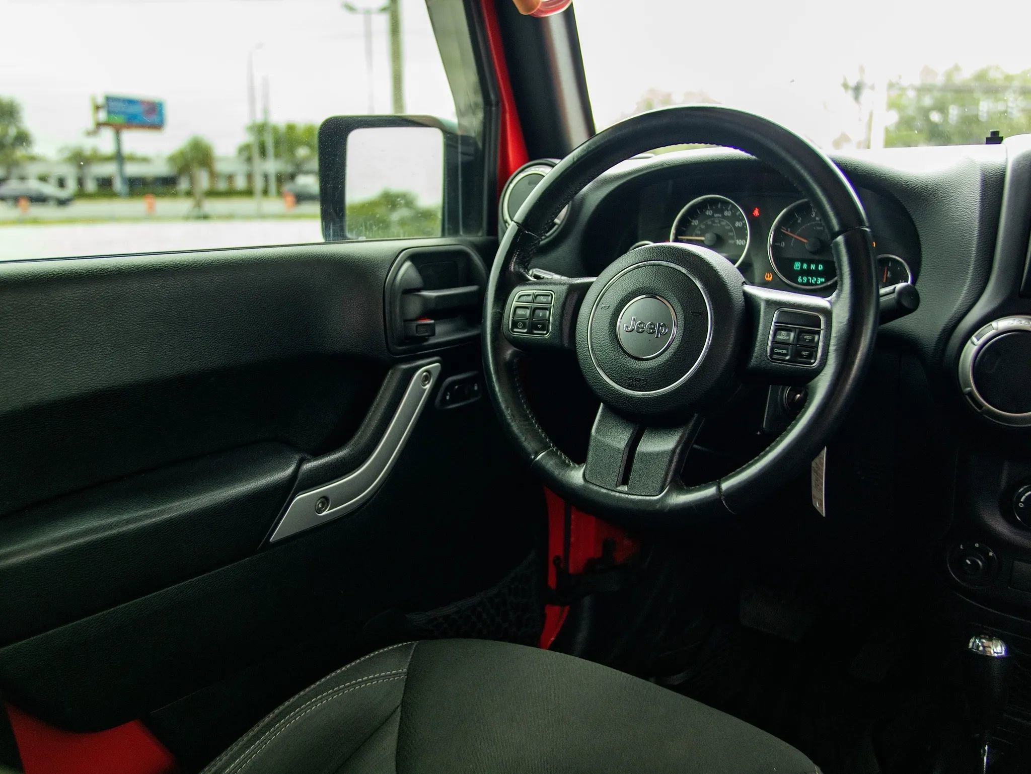 Used 2018 Jeep Wrangler Unlimited Sahara w/ Connectivity Group image 35