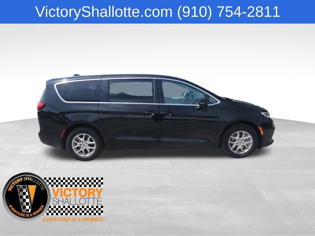 Certified 2024 Chrysler Pacifica Touring-L FWD image 30