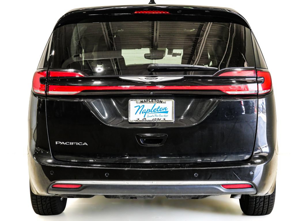 Used 2024 Chrysler Pacifica Touring-L FWD image 7