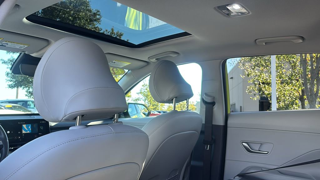 Used 2025 Hyundai Kona Limited image 32