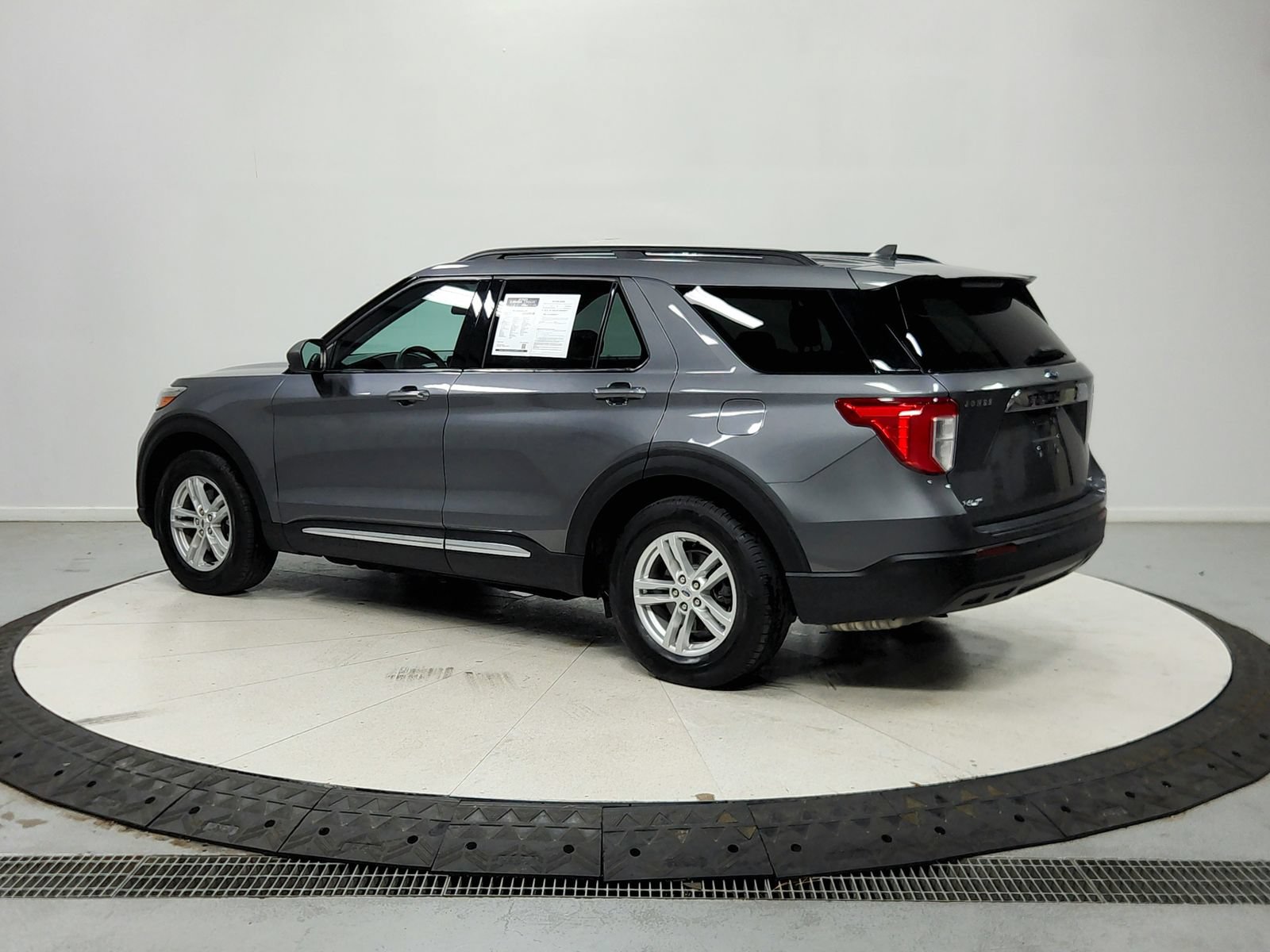 Used 2022 Ford Explorer XLT RWD image 6