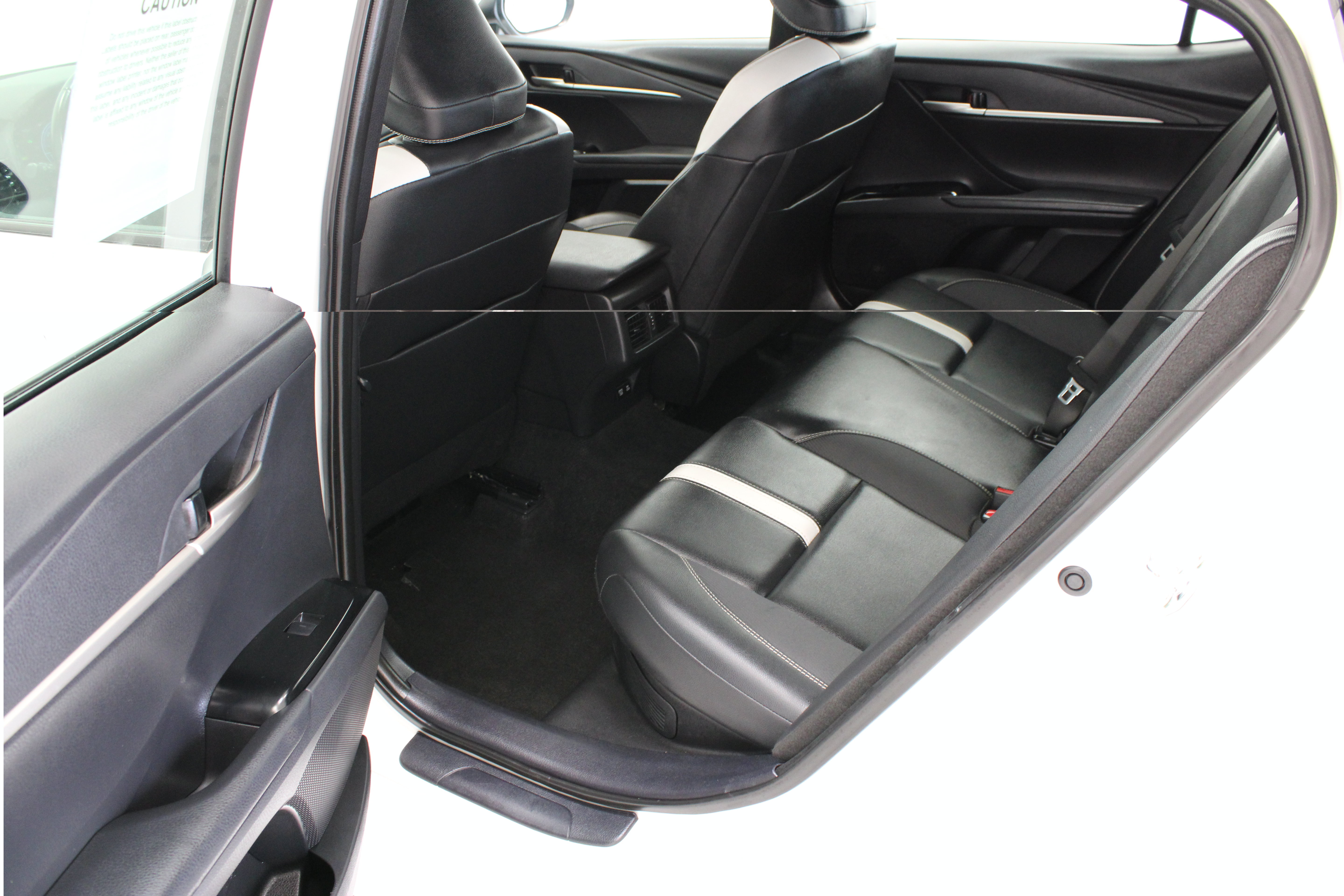 Used 2025 Toyota Camry SE FWD image 27