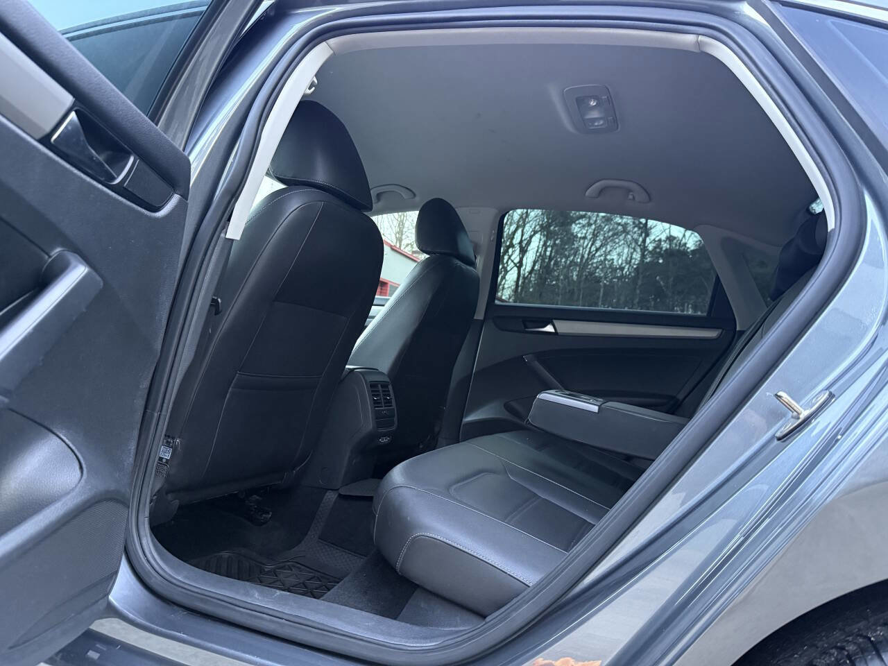 Used 2020 Volkswagen Passat 2.0T SE image 21