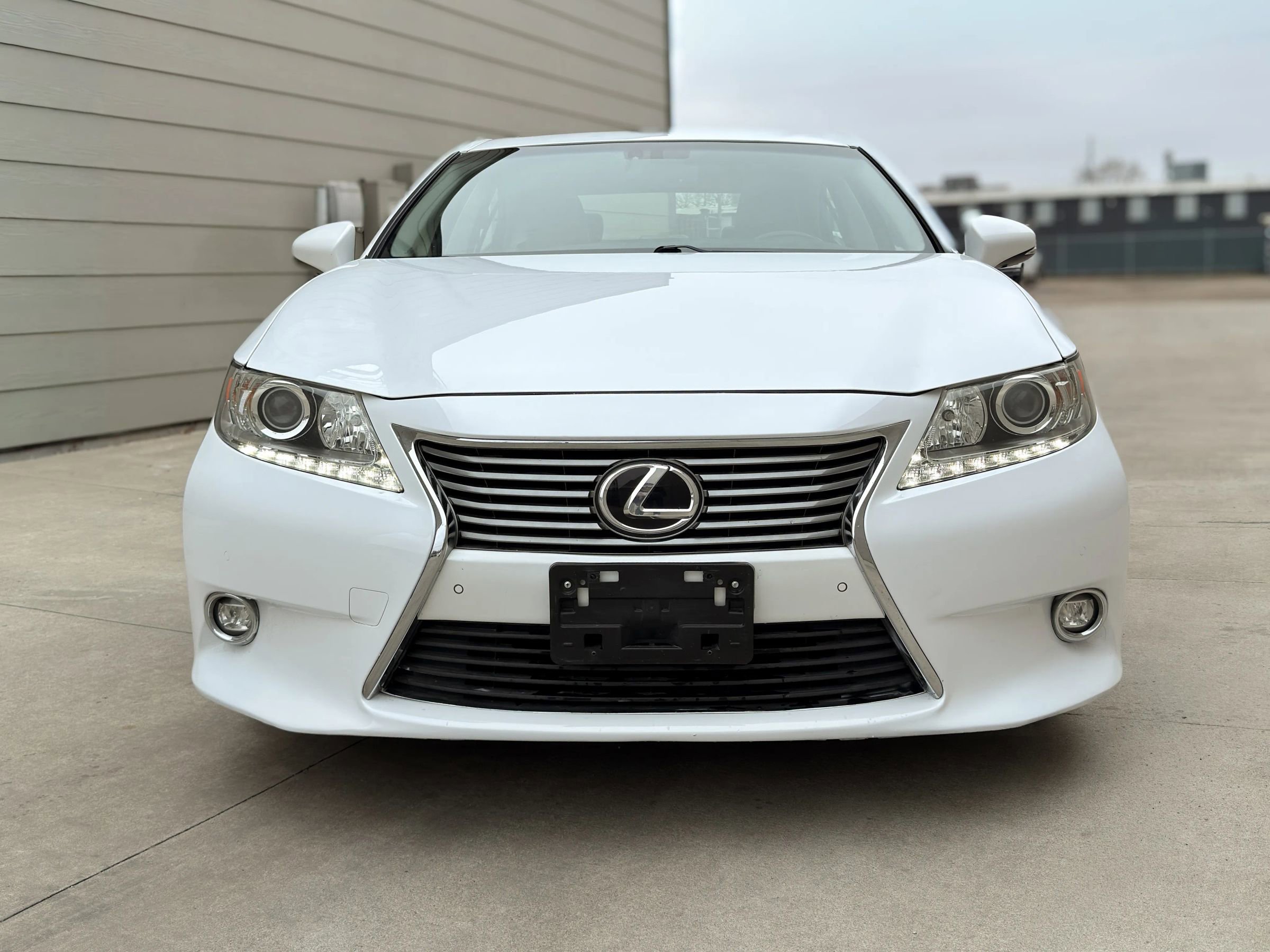 Used 2015 Lexus ES 350 w/ Luxury Package image 2