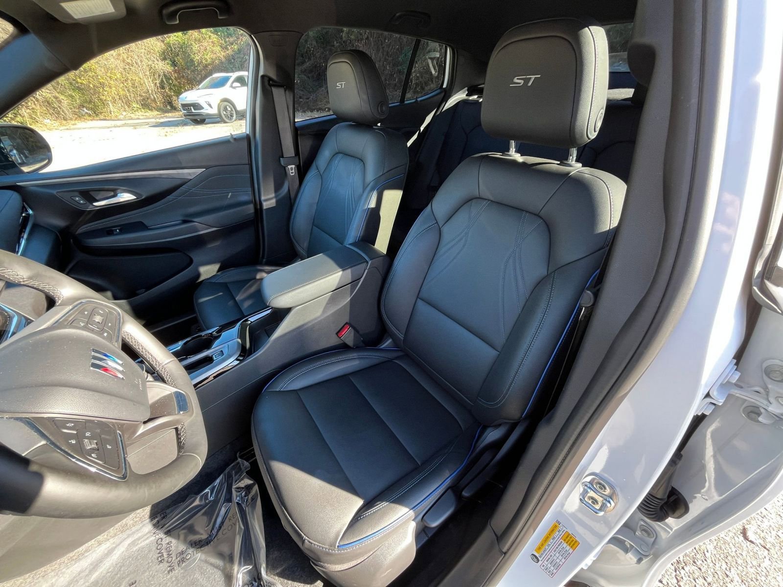 Used 2025 Buick Envista Sport Touring image 31