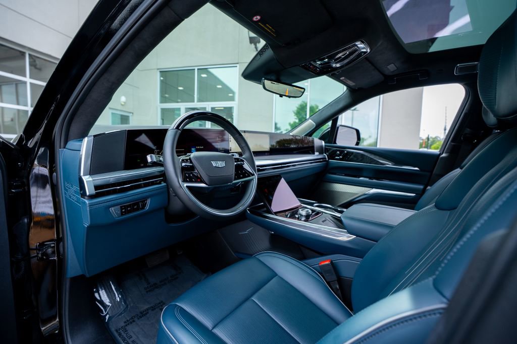 Used 2025 Cadillac Escalade IQ Luxury 2 w/ LPO, Premium Carpet Package AWD/4WD image 31