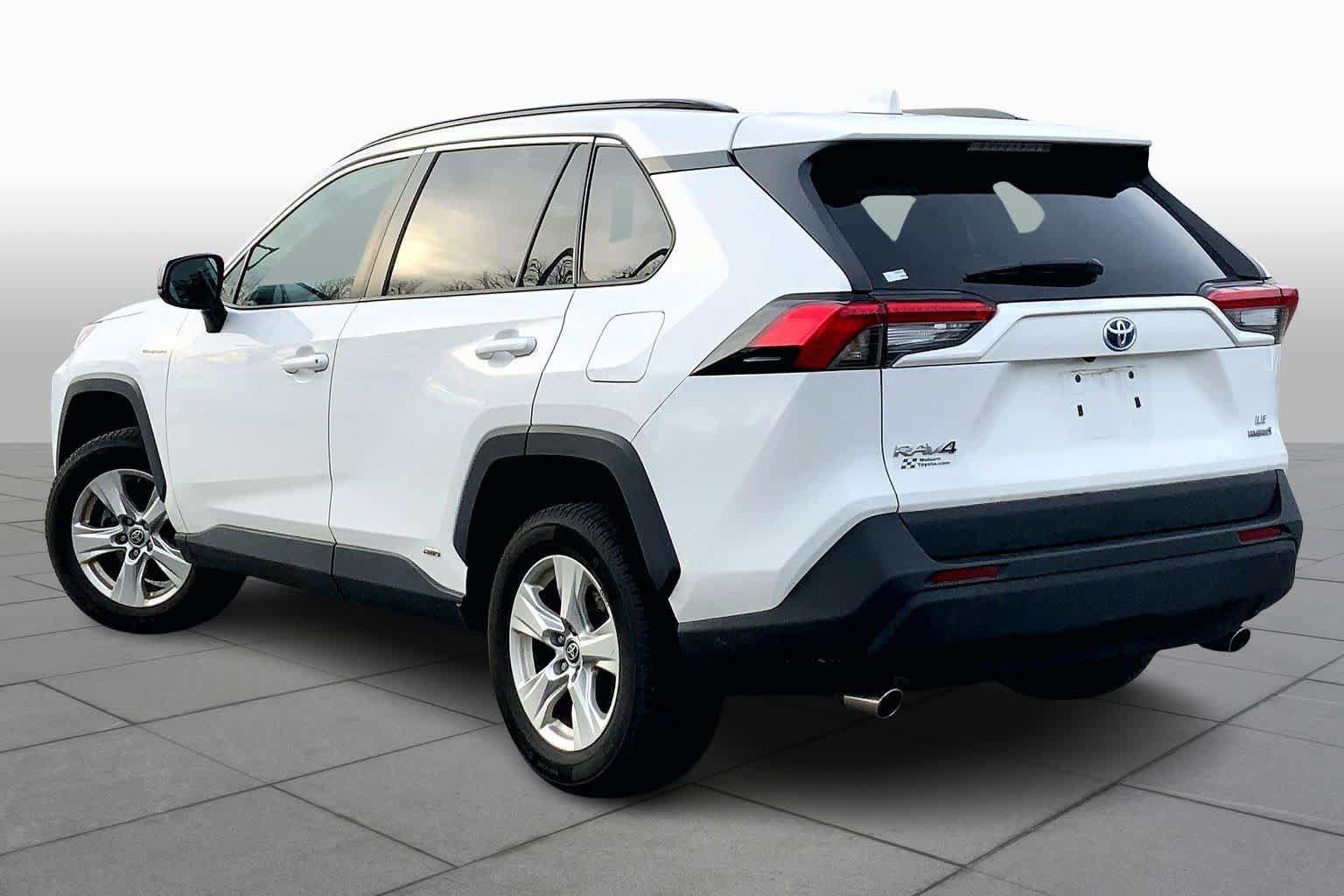 Used 2021 Toyota RAV4 LE image 12