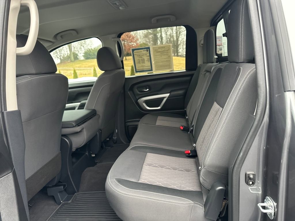 Used 2024 Nissan Titan SV image 15