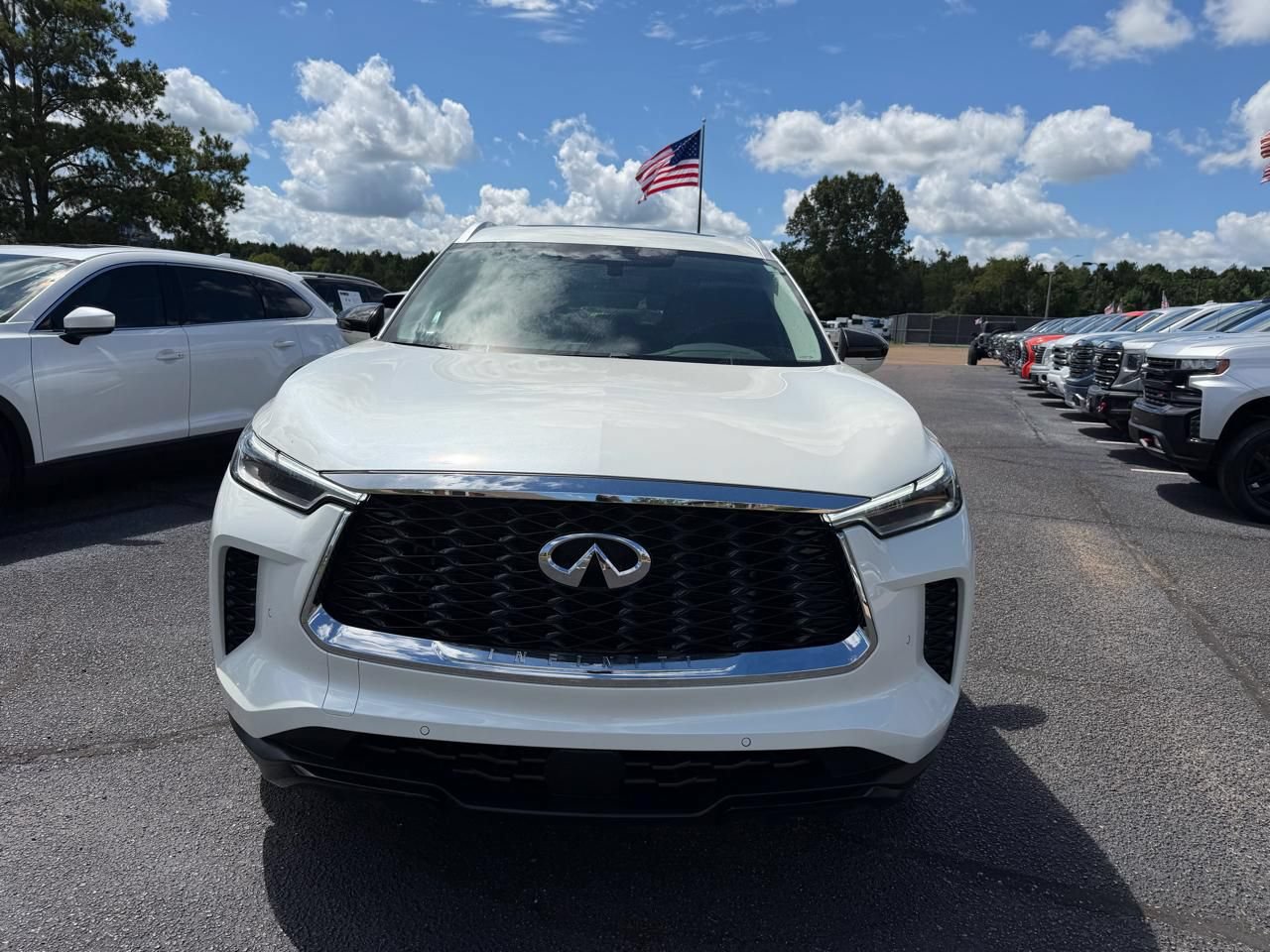 Used 2023 INFINITI QX60 Luxe w/ Cargo Package AWD/4WD image 2