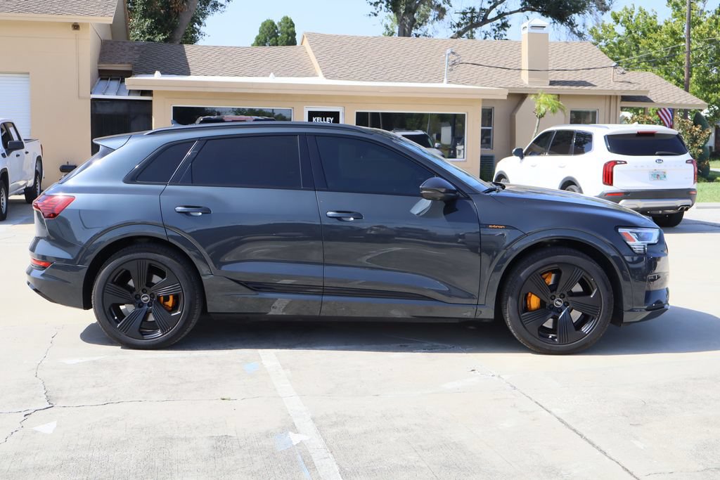 Used 2022 Audi e-tron Premium Plus w/ Premium Plus Package AWD/4WD image 10