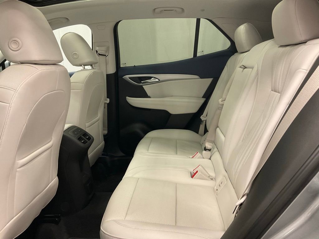 Used 2024 Buick Envision Avenir AWD/4WD image 32