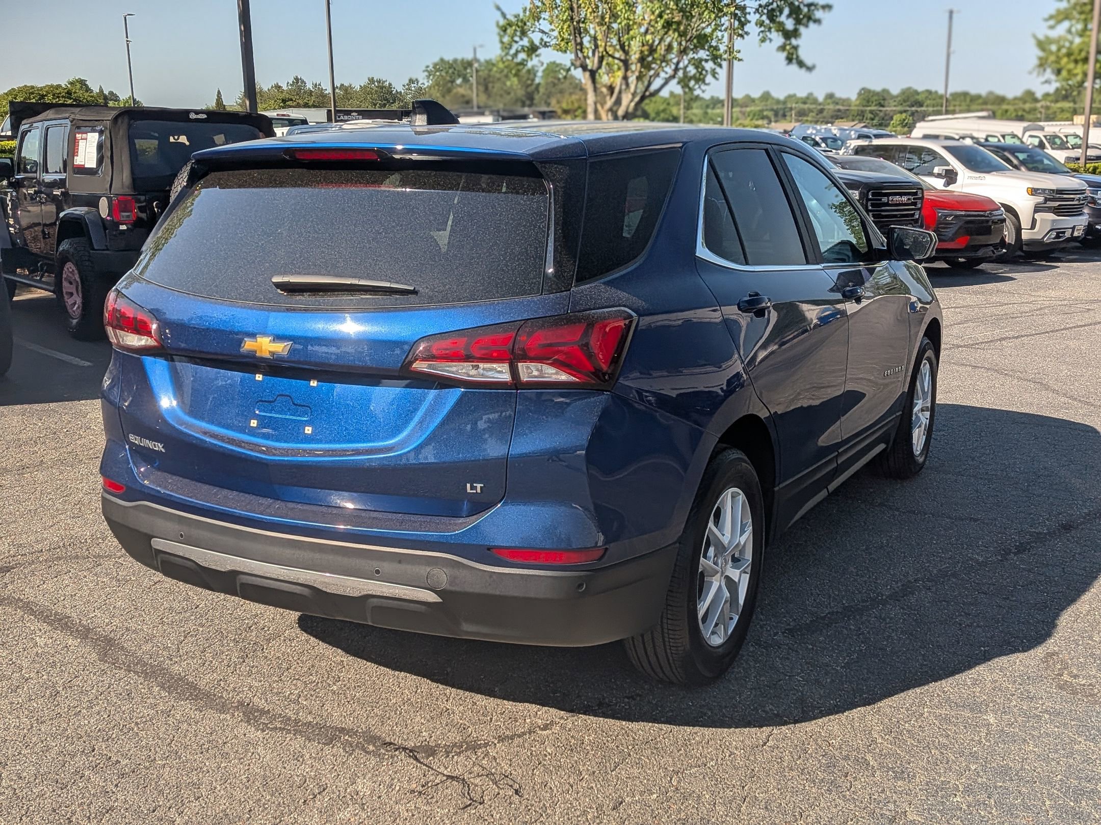 Used 2023 Chevrolet Equinox LT FWD image 9